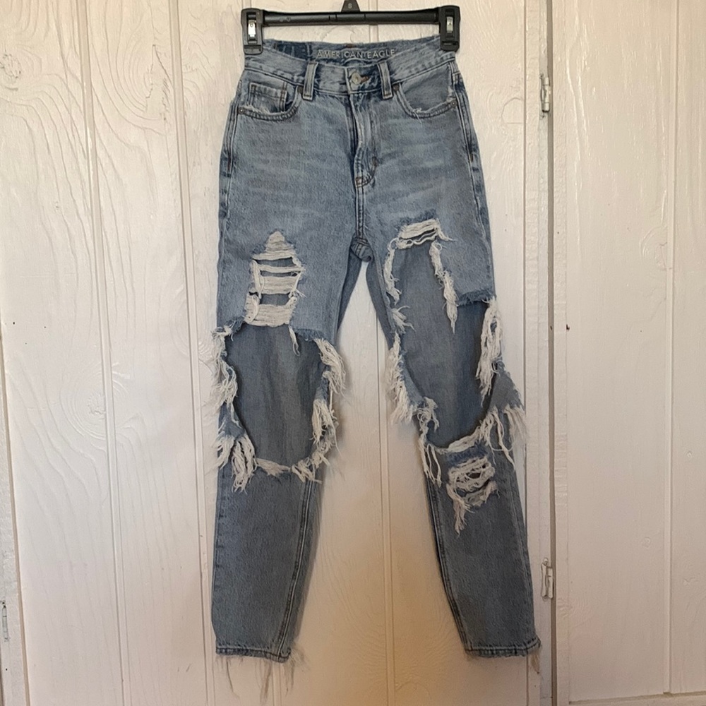 Heavily distressed mom jean, size 000